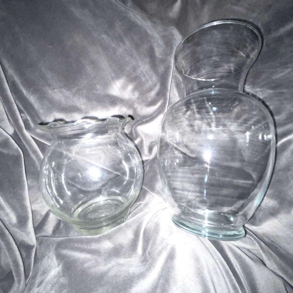 2 Glass Vases
